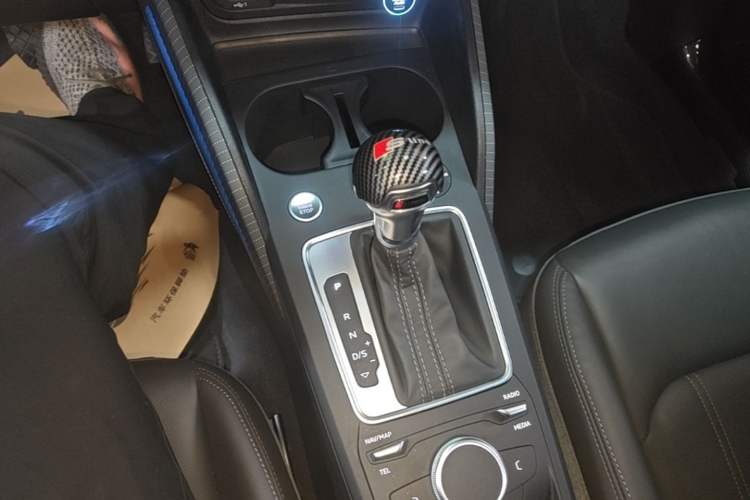 Used Audi Q2L 2022 35 TFSI Fashionable and Elegant Model Gear Lever