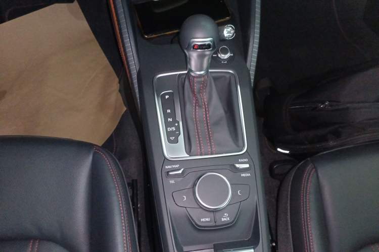 Used Audi Q2L 2022 35 TFSI Progressive Dynamic Edition Gear Lever