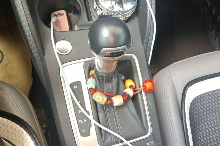 Used Audi Q2L 2022 35 TFSI Fashionable and Elegant Model Gear Lever
