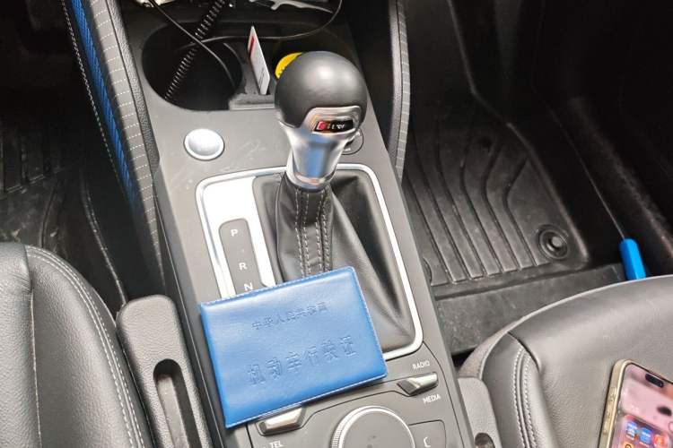 Used Audi Q2L 2022 35 TFSI Fashion Dynamic Model Gear Lever
