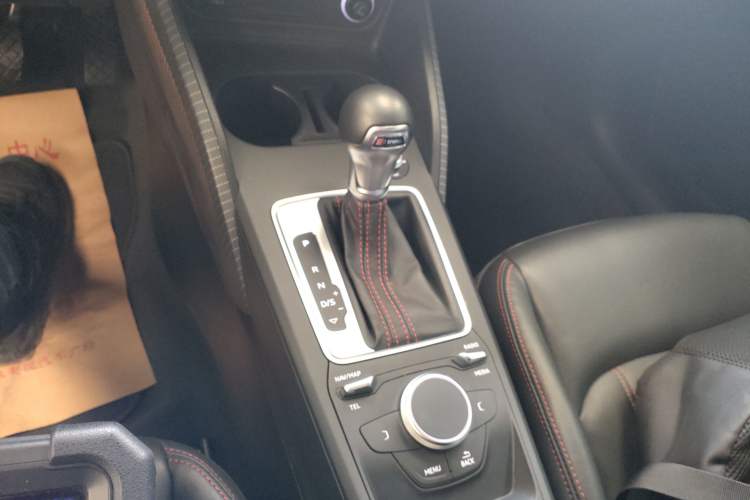 Used Audi Q2L 2022 35 TFSI Progressive Dynamic Edition Gear Lever