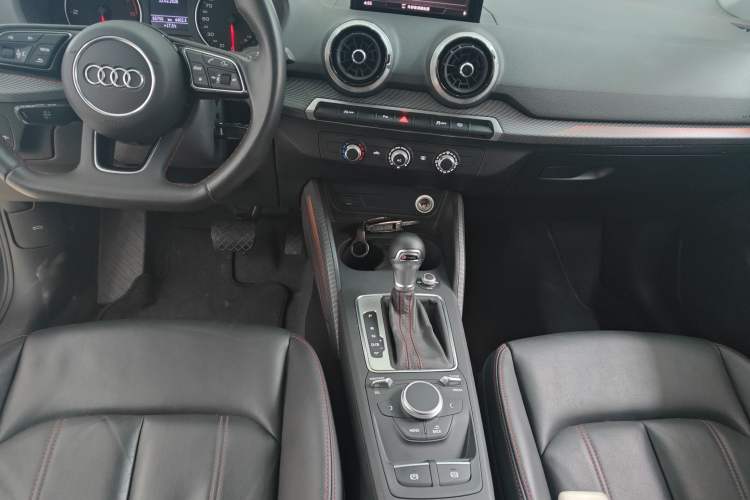 Used Audi Q2L 2022 35 TFSI Progressive Dynamic Edition Gear Lever