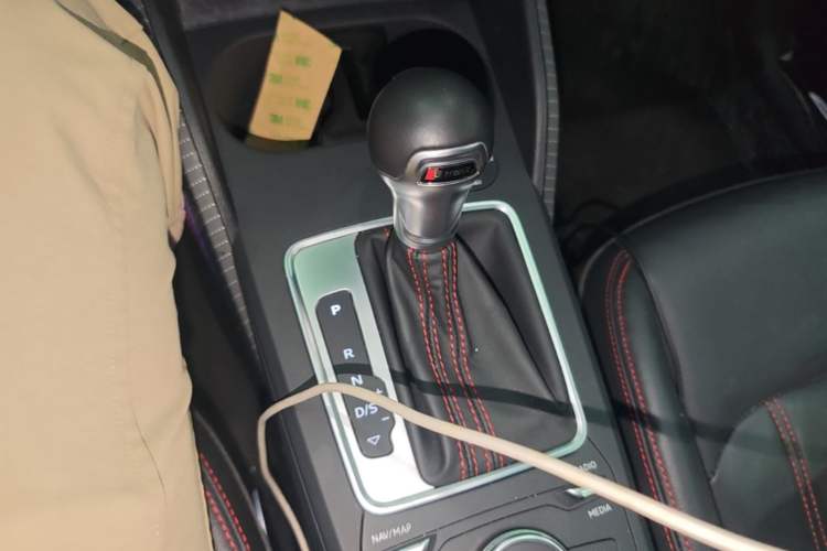 Used Audi Q2L 2022 35 TFSI Progressive Dynamic Edition Gear Lever