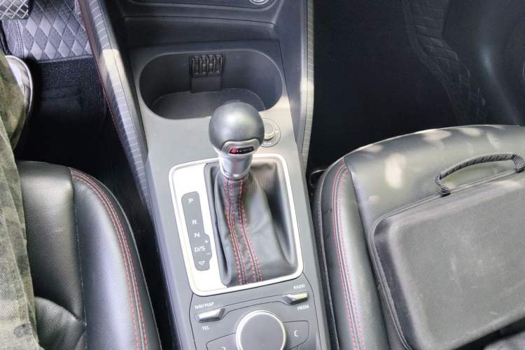 Used Audi Q2L 2022 35 TFSI Progressive Dynamic Edition Gear Lever