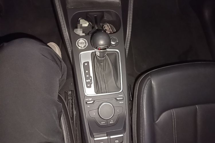Used Audi Q2L 2022 35 TFSI Fashion Dynamic Model Gear Lever