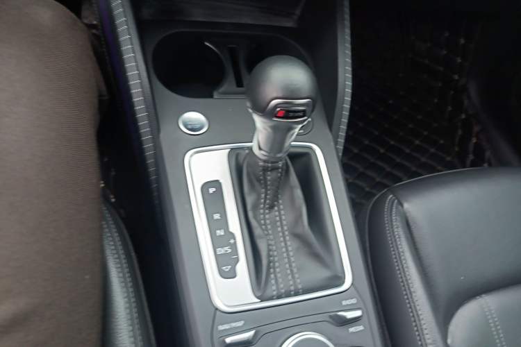 Used Audi Q2L 2022 35 TFSI Fashion Dynamic Model Gear Lever