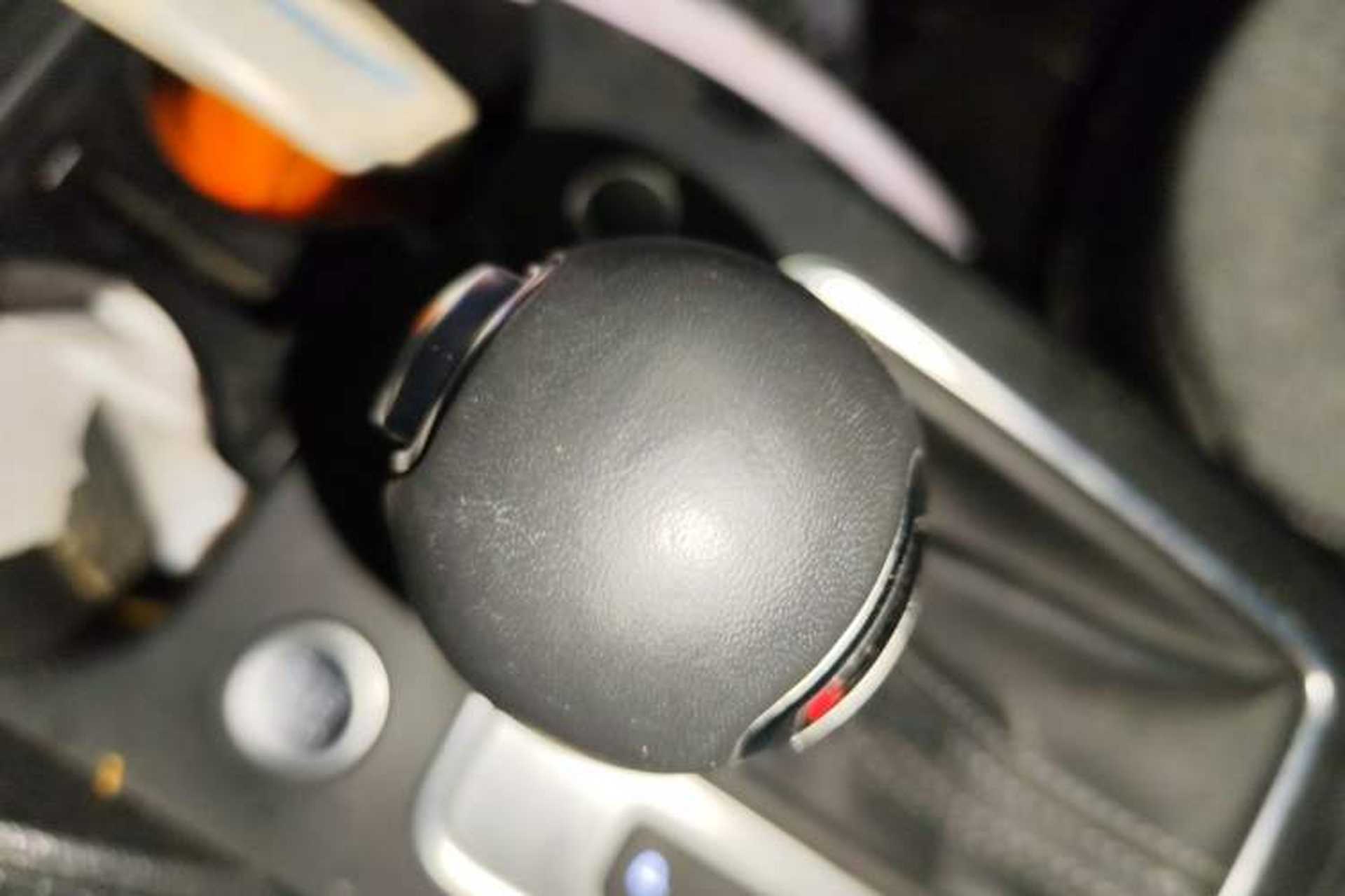 Used Audi Q2L 2022 35 TFSI Fashionable and Elegant Model Gear Lever