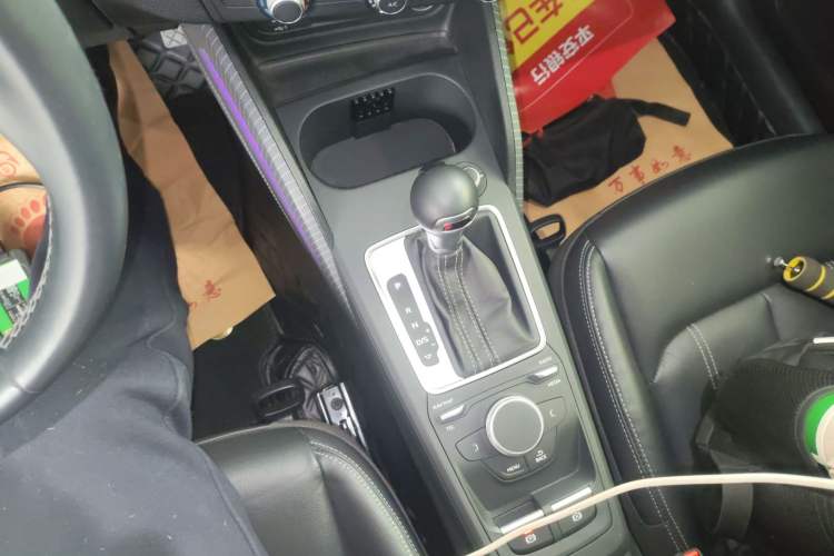 Used Audi Q2L 2022 35 TFSI Advanced Style Edition Gear Lever