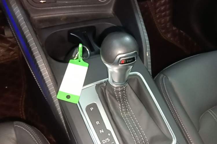 Used Audi Q2L 2022 35 TFSI Fashionable and Elegant Model Gear Lever