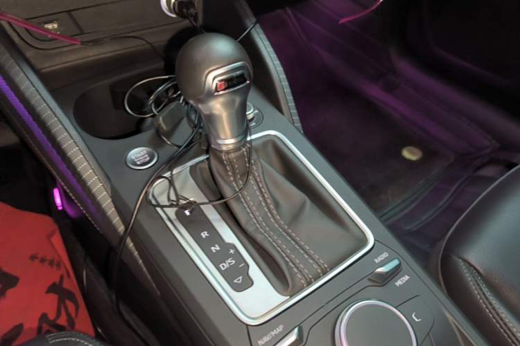 Used Audi Q2L 2022 35 TFSI Fashion Dynamic Model Gear Lever