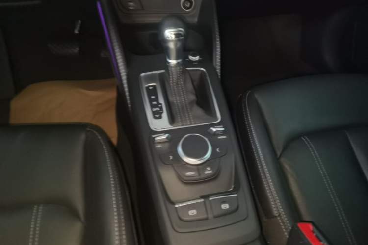 Used Audi Q2L 2022 35 TFSI Advanced Style Edition Gear Lever