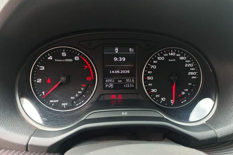 Used Audi Q2L 2022 35 TFSI Fashion Dynamic Model Odometer Close Up