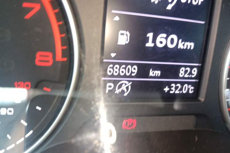 Used Audi Q2L 2022 35 TFSI Fashionable and Elegant Model Odometer Close Up