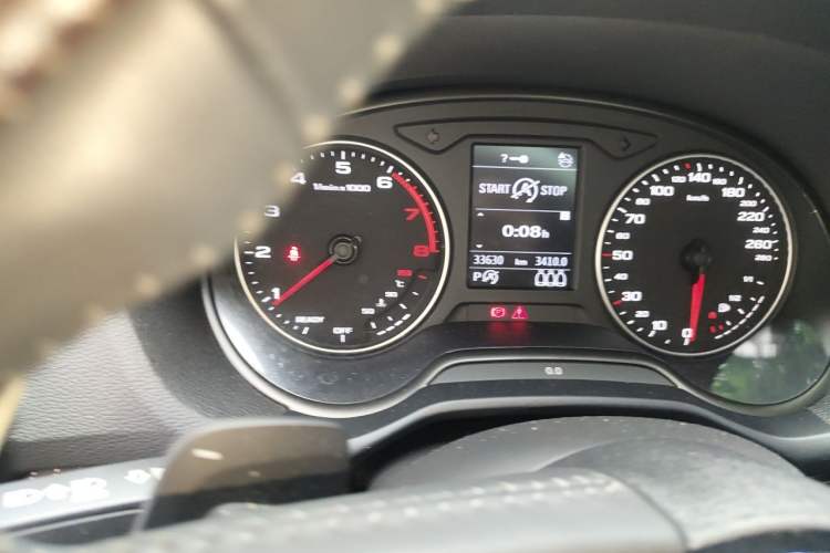 Used Audi Q2L 2022 35 TFSI Fashion Dynamic Model Odometer Close Up