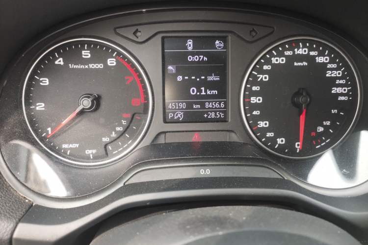 Used Audi Q2L 2022 35 TFSI Fashion Dynamic Model Odometer Close Up