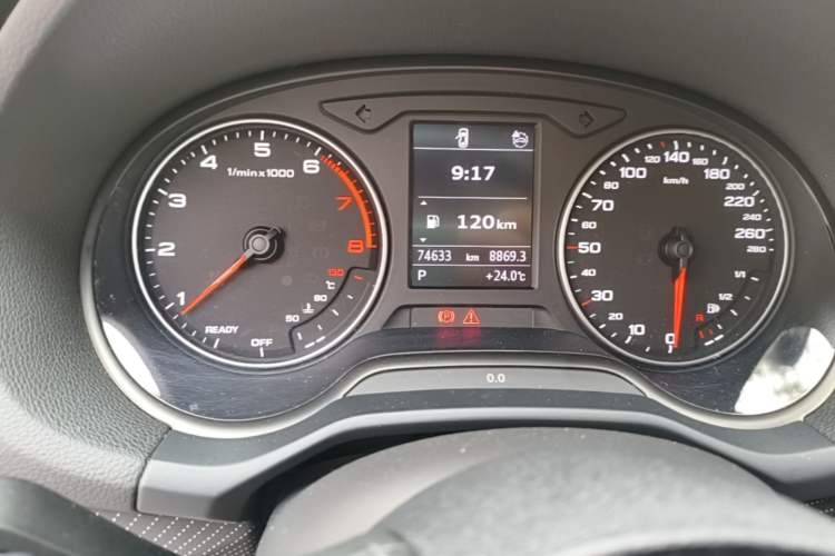 Used Audi Q2L 2022 35 TFSI Fashionable and Elegant Model Odometer Close Up