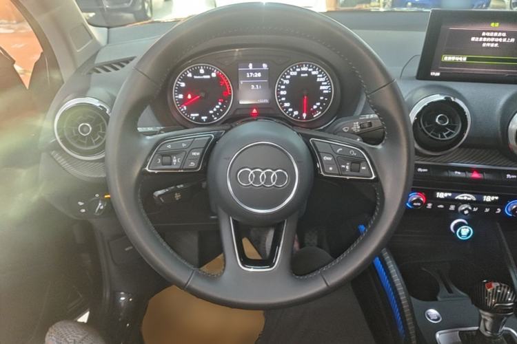 Used Audi Q2L 2022 35 TFSI Fashionable and Elegant Model Steering Wheel