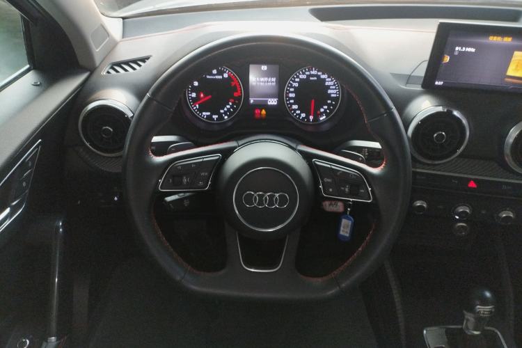 Used Audi Q2L 2022 35 TFSI Progressive Dynamic Edition Steering Wheel