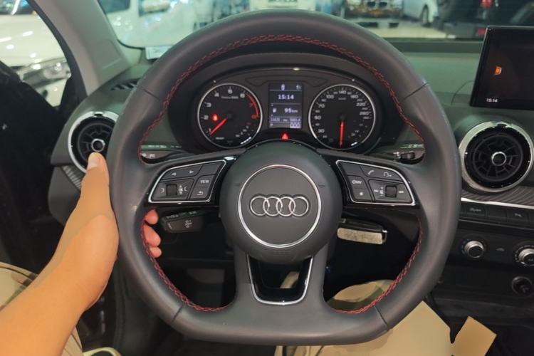 Used Audi Q2L 2022 35 TFSI Progressive Dynamic Edition Steering Wheel
