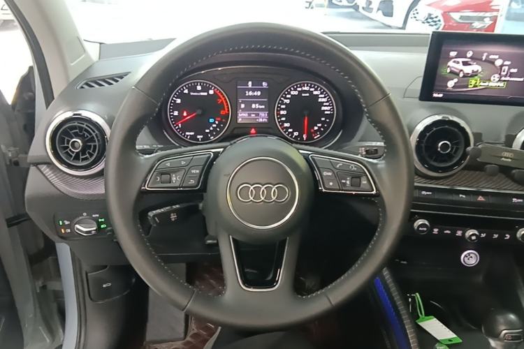 Used Audi Q2L 2022 35 TFSI Fashionable and Elegant Model Steering Wheel