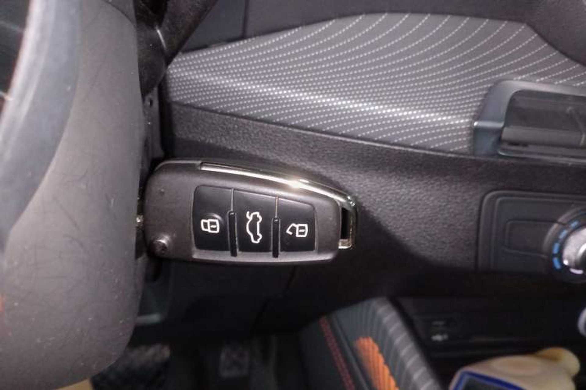 Used Audi Q2L 2022 35 TFSI Progressive Dynamic Edition Vehicle Key