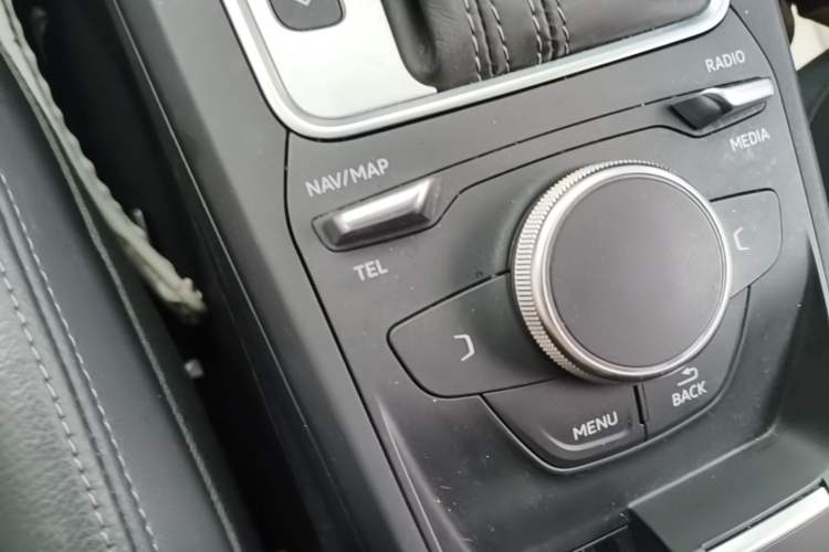 Used Audi Q2L 2022 35 TFSI Fashionable and Elegant Model Vehicle Key