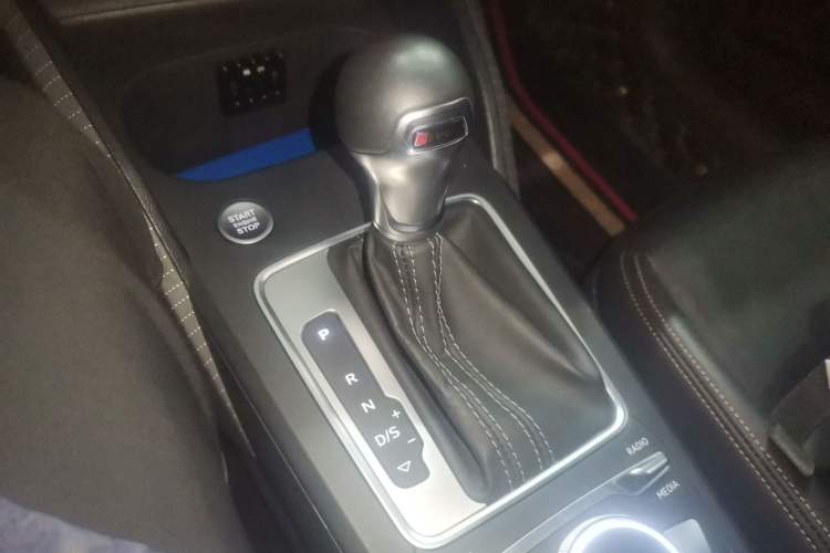 Used Audi Q2L 2022 35 TFSI Luxury Prestige Edition Gear Lever