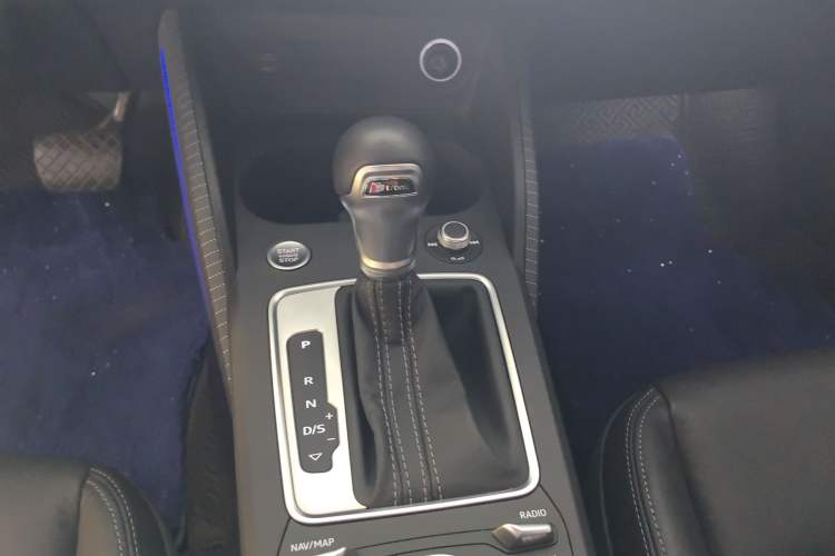 Used Audi Q2L 2022 35 TFSI Fashion Dynamic Model Gear Lever
