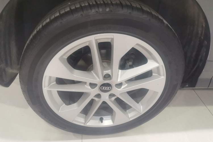 Used Audi Q2L 2022 35 TFSI Luxury Prestige Edition Right Rear Wheel Hub