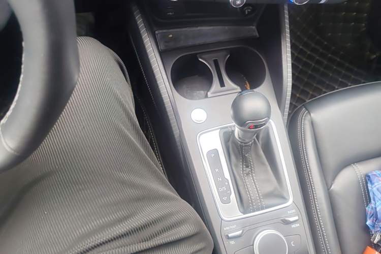 Used Audi Q2L 2022 35 TFSI Fashion Dynamic Model Gear Lever