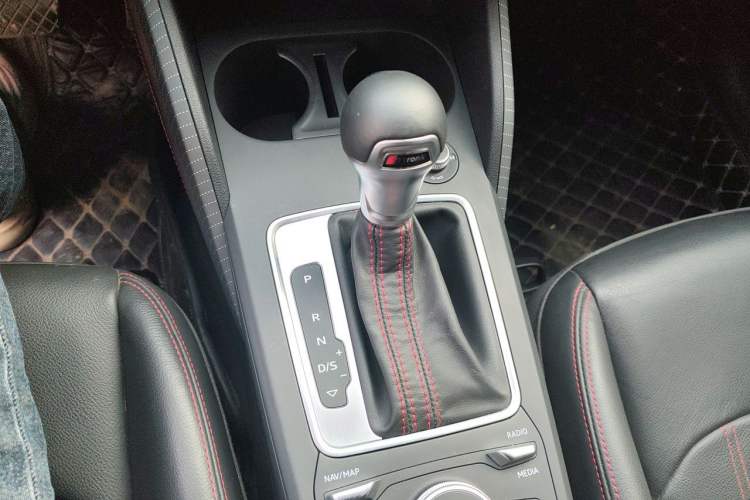 Used Audi Q2L 2022 35 TFSI Progressive Dynamic Edition Gear Lever