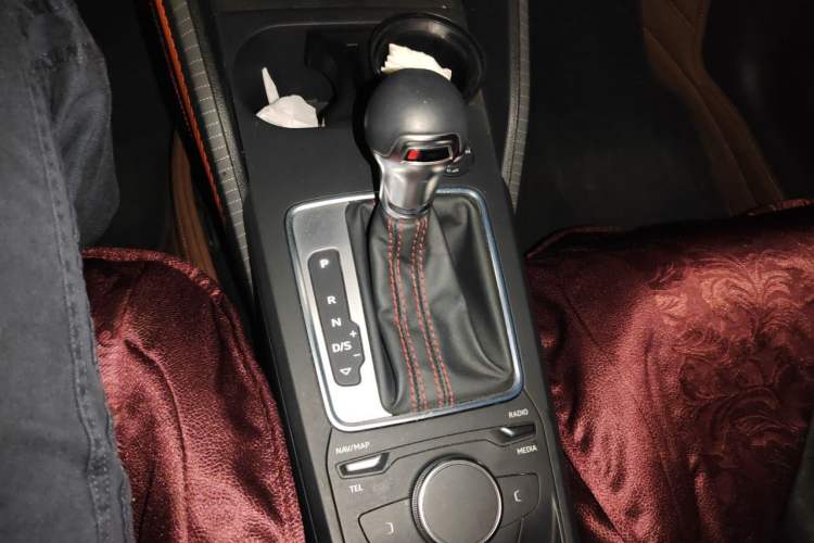 Used Audi Q2L 2022 35 TFSI Fashion Dynamic Model Gear Lever