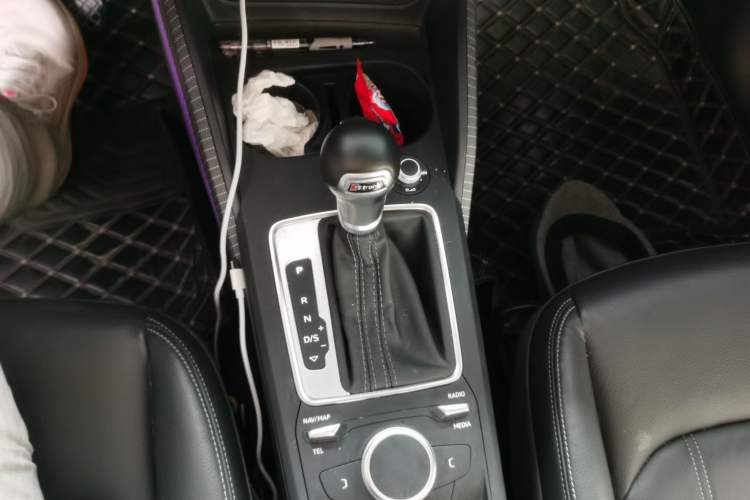 Used Audi Q2L 2022 35 TFSI Advanced Style Edition Gear Lever