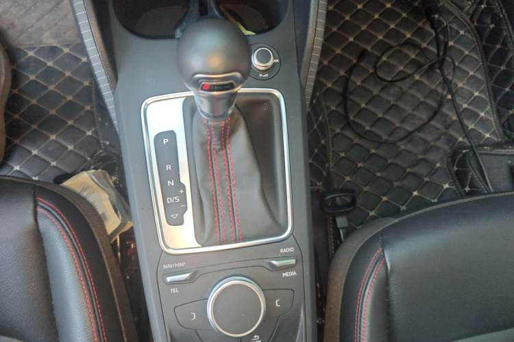 Used Audi Q2L 2022 35 TFSI Advanced Style Edition Gear Lever