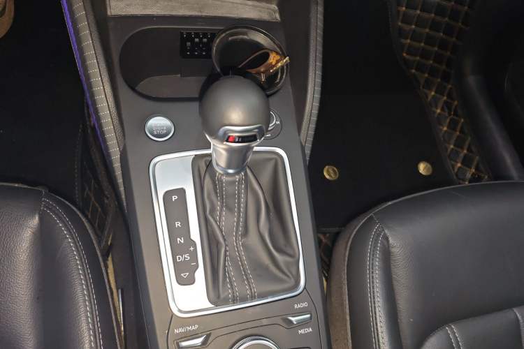 Used Audi Q2L 2022 35 TFSI Fashion Dynamic Model Gear Lever