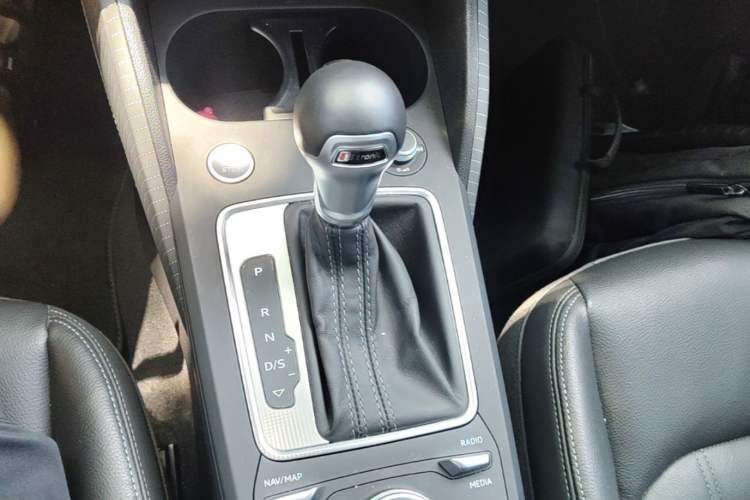 Used Audi Q2L 2022 35 TFSI Fashion Dynamic Model Gear Lever