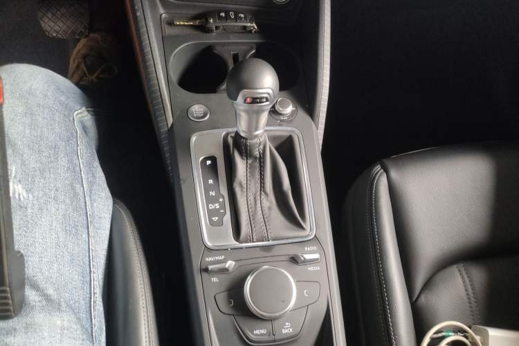 Used Audi Q2L 2022 35 TFSI Fashion Dynamic Model Gear Lever