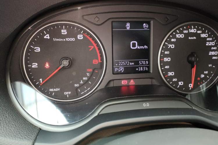 Used Audi Q2L 2022 35 TFSI Fashionable and Elegant Model Odometer Close Up
