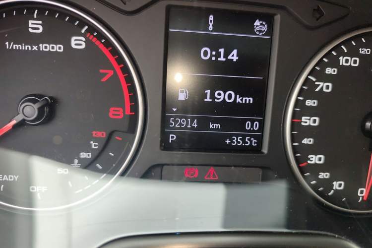 Used Audi Q2L 2022 35 TFSI Advanced Style Edition Odometer Close Up