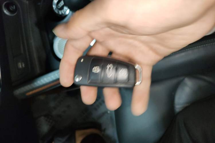 Used Audi Q2L 2022 35 TFSI Fashionable and Elegant Model Vehicle Key