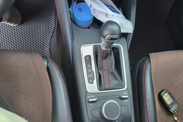 Used Audi Q2L 2022 35 TFSI Progressive Dynamic Edition Gear Lever