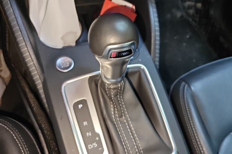 Used Audi Q2L 2022 35 TFSI Fashion Dynamic Model Gear Lever