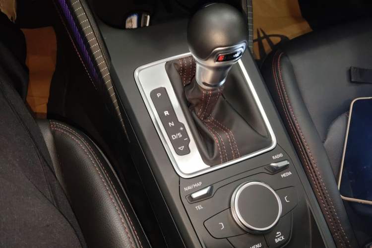 Used Audi Q2L 2022 35 TFSI Progressive Dynamic Edition Gear Lever