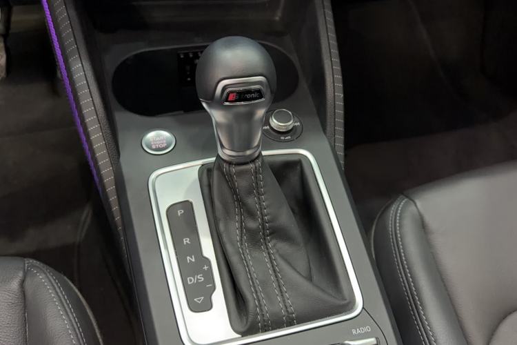 Used Audi Q2L 2022 35 TFSI Fashionable and Elegant Model Gear Lever
