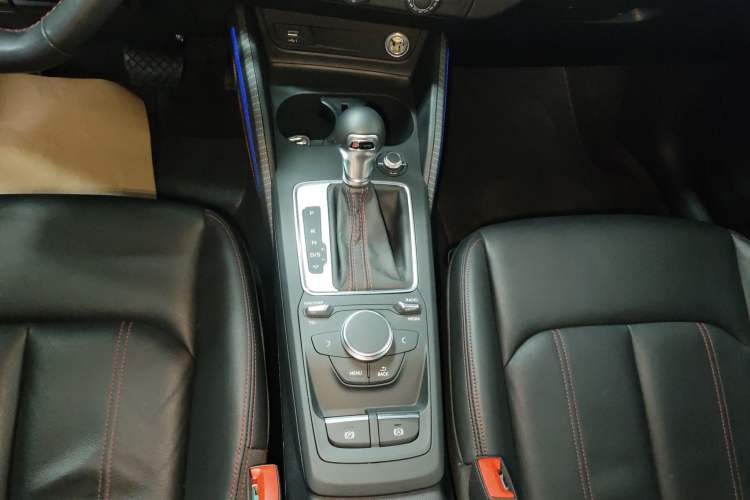 Used Audi Q2L 2022 35 TFSI Progressive Dynamic Edition Gear Lever