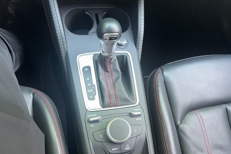 Used Audi Q2L 2022 35 TFSI Progressive Dynamic Edition Gear Lever