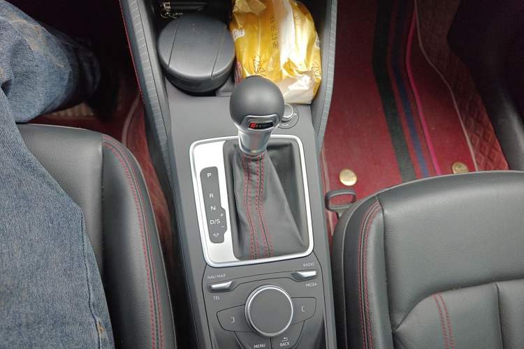Used Audi Q2L 2022 35 TFSI Progressive Dynamic Edition Gear Lever