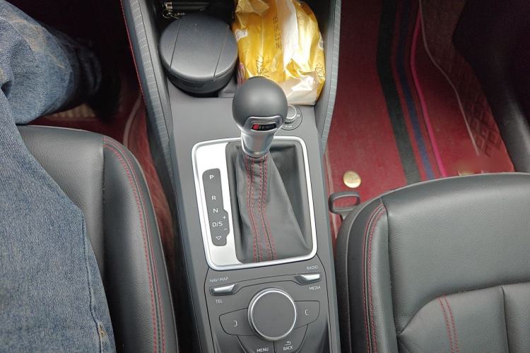 Used Audi Q2L 2022 35 TFSI Progressive Dynamic Edition Gear Lever