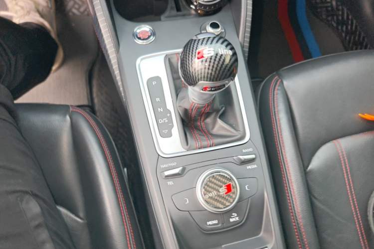 Used Audi Q2L 2022 35 TFSI Progressive Dynamic Edition Gear Lever