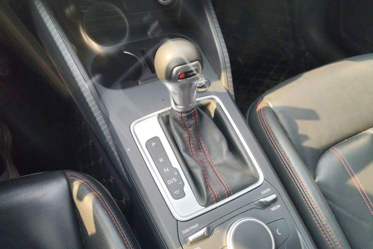 Used Audi Q2L 2022 35 TFSI Progressive Dynamic Edition Gear Lever